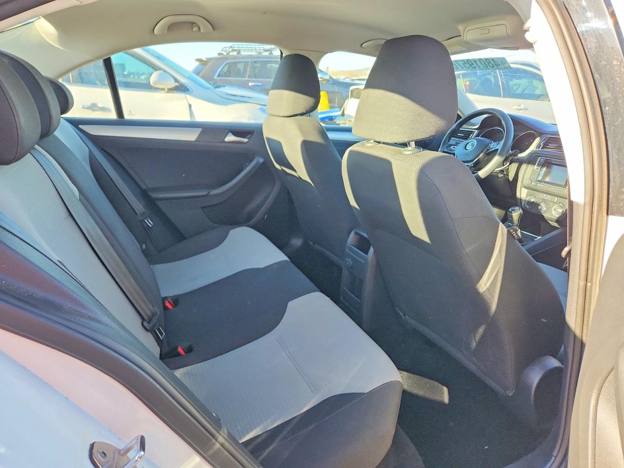Volkswagen Jetta S