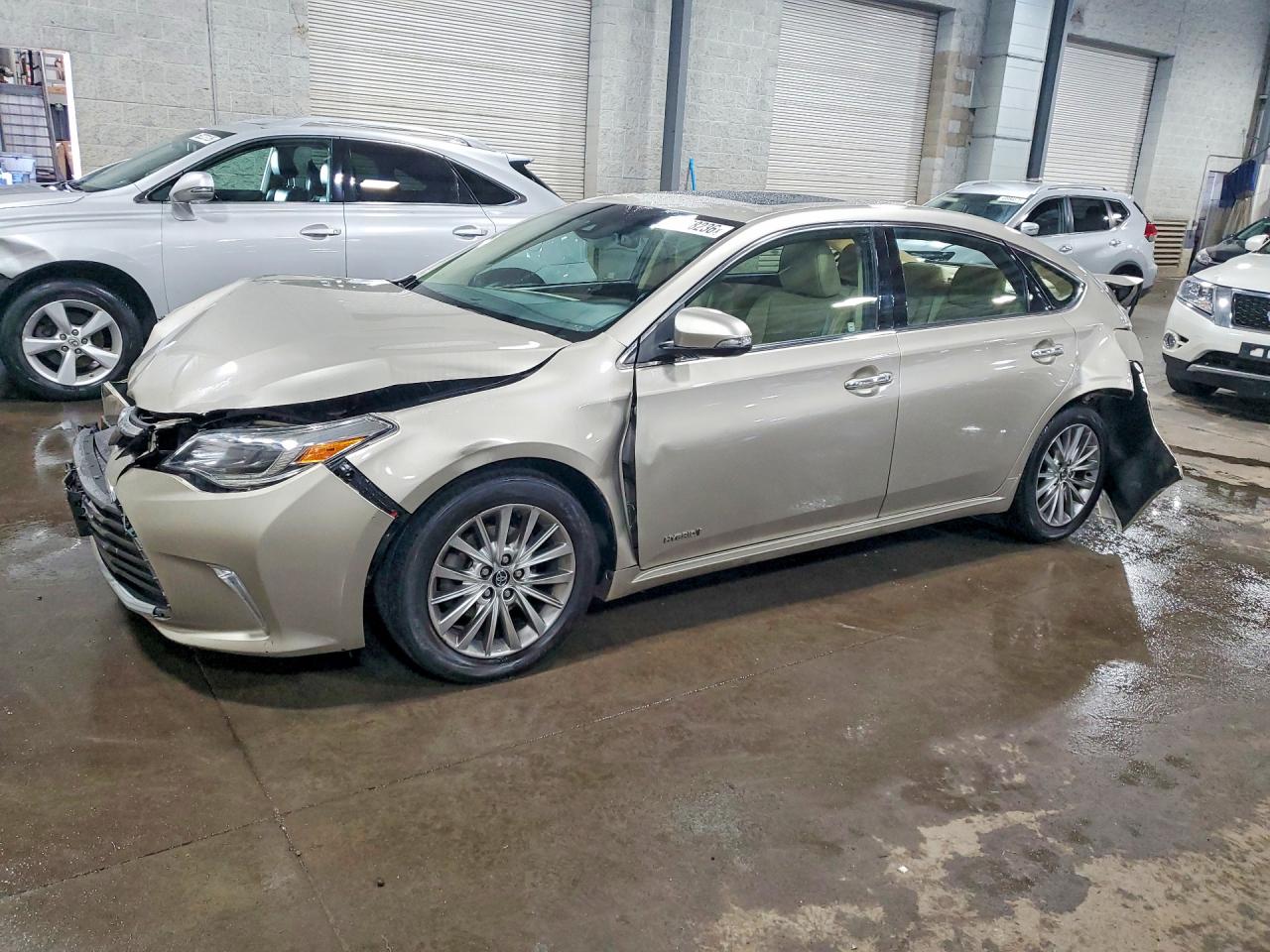 Salvage Toyota Avalon Image