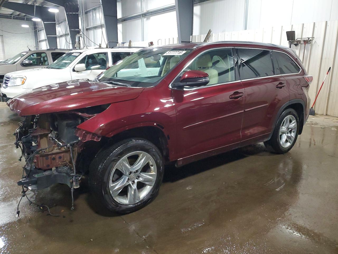 Salvage Toyota Highlander Image