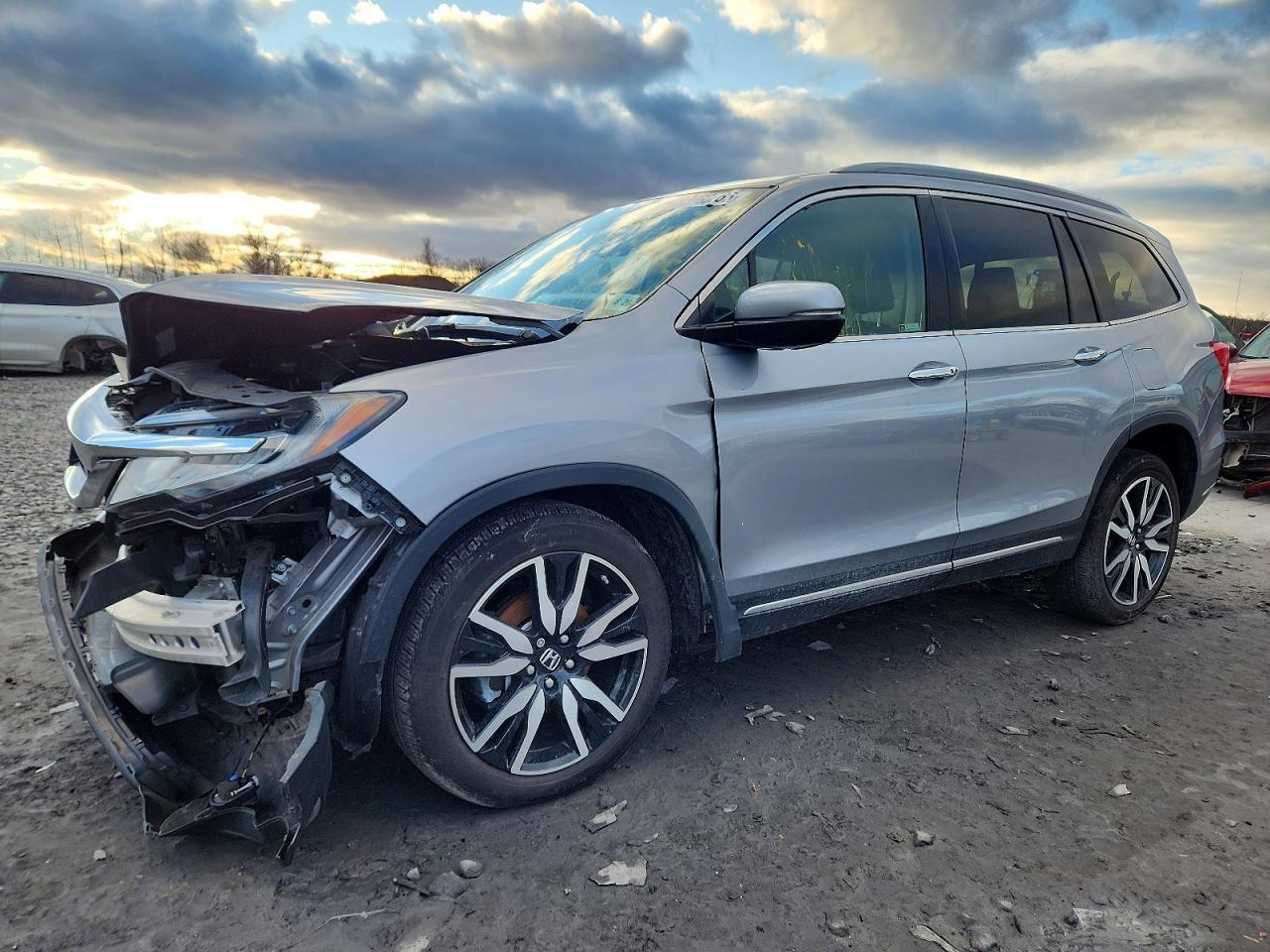 Salvage Honda Pilot Image