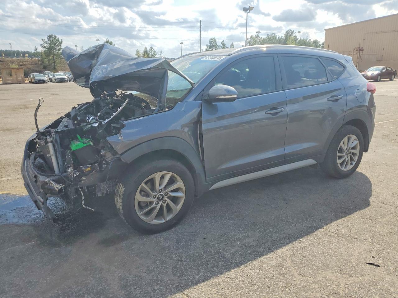 Salvage Hyundai TUCSON Image