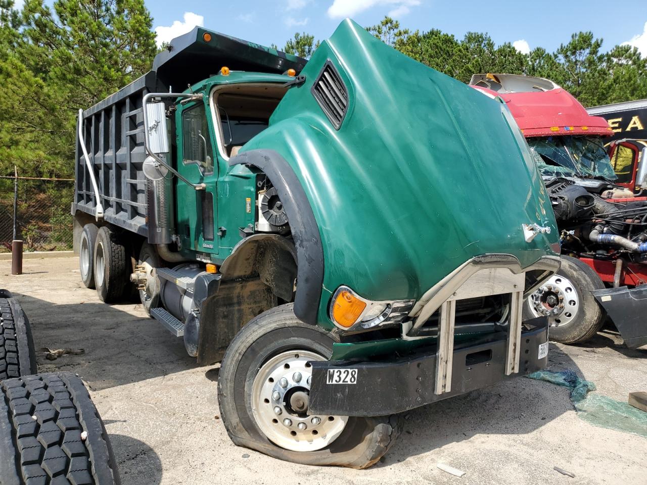 Salvage Mack Cv713 Image