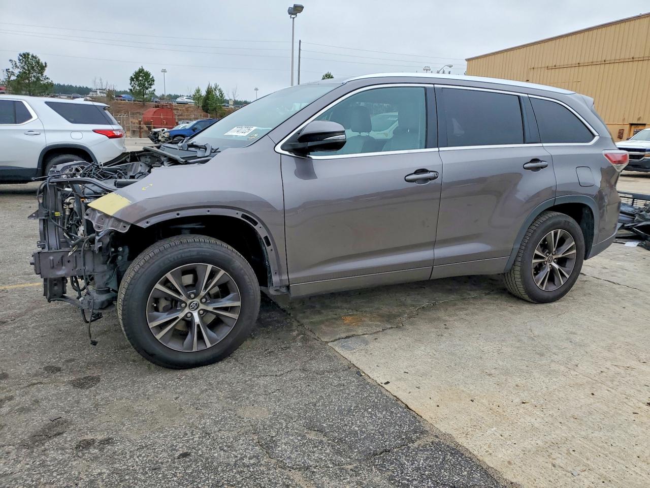 Salvage Toyota Highlander Image