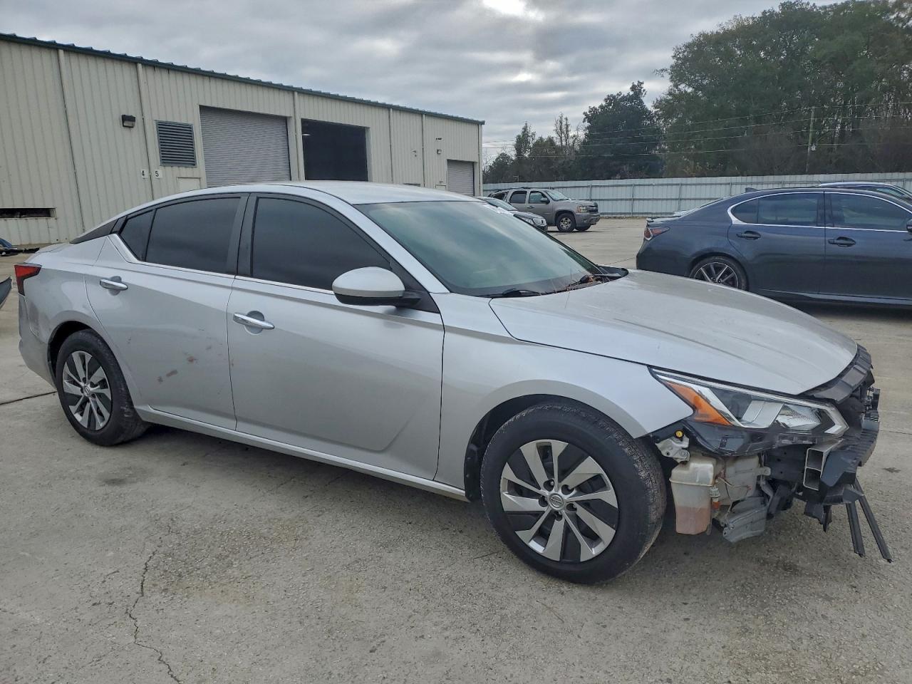 Nissan Altima S