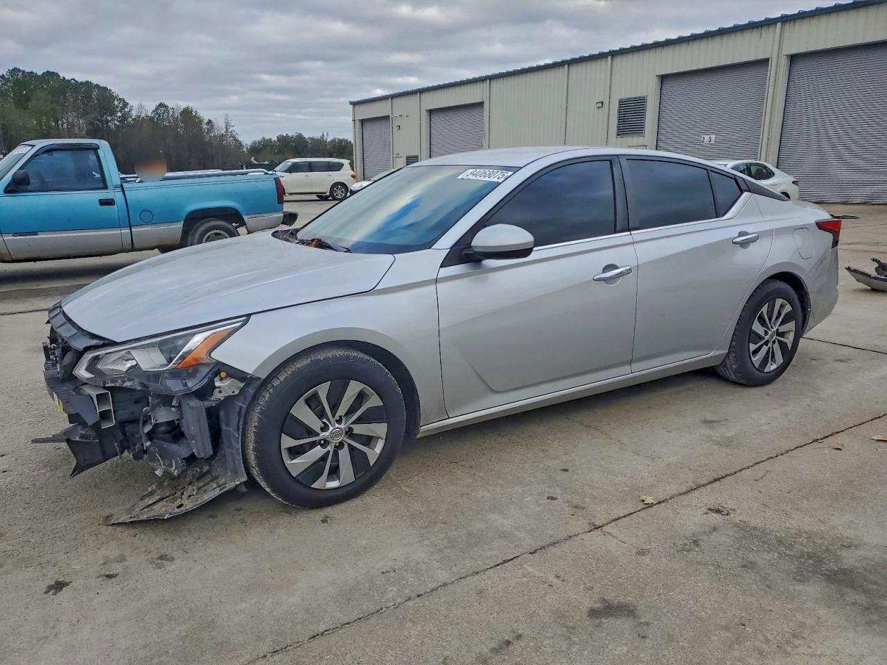 Salvage Nissan Altima Image