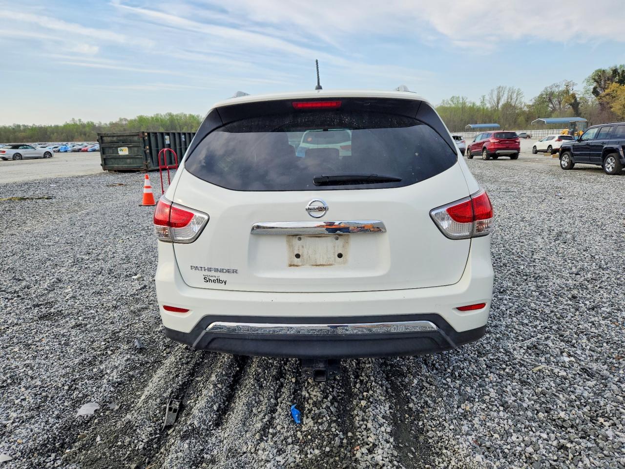 Nissan Pathfinder S