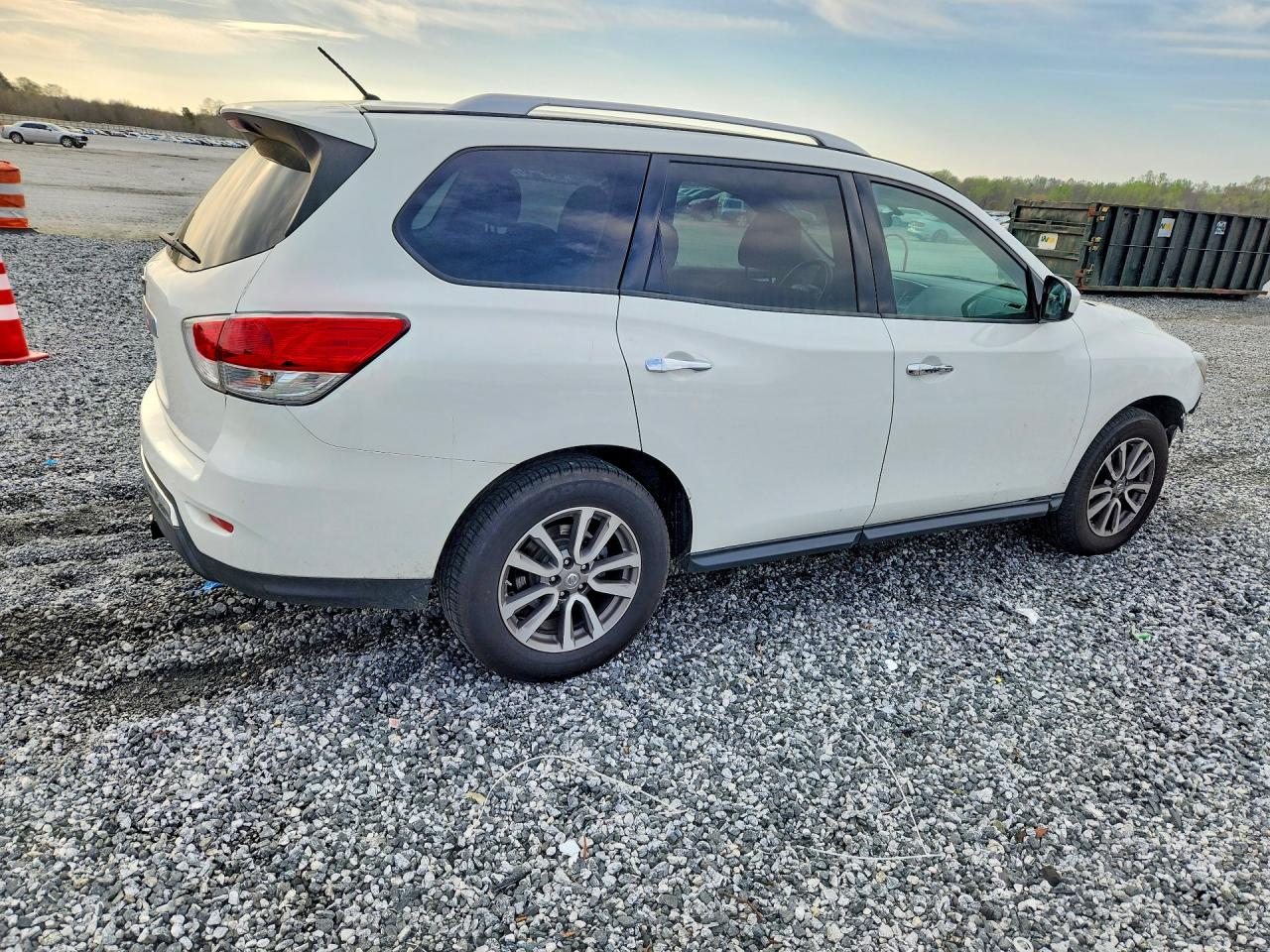 Nissan Pathfinder S