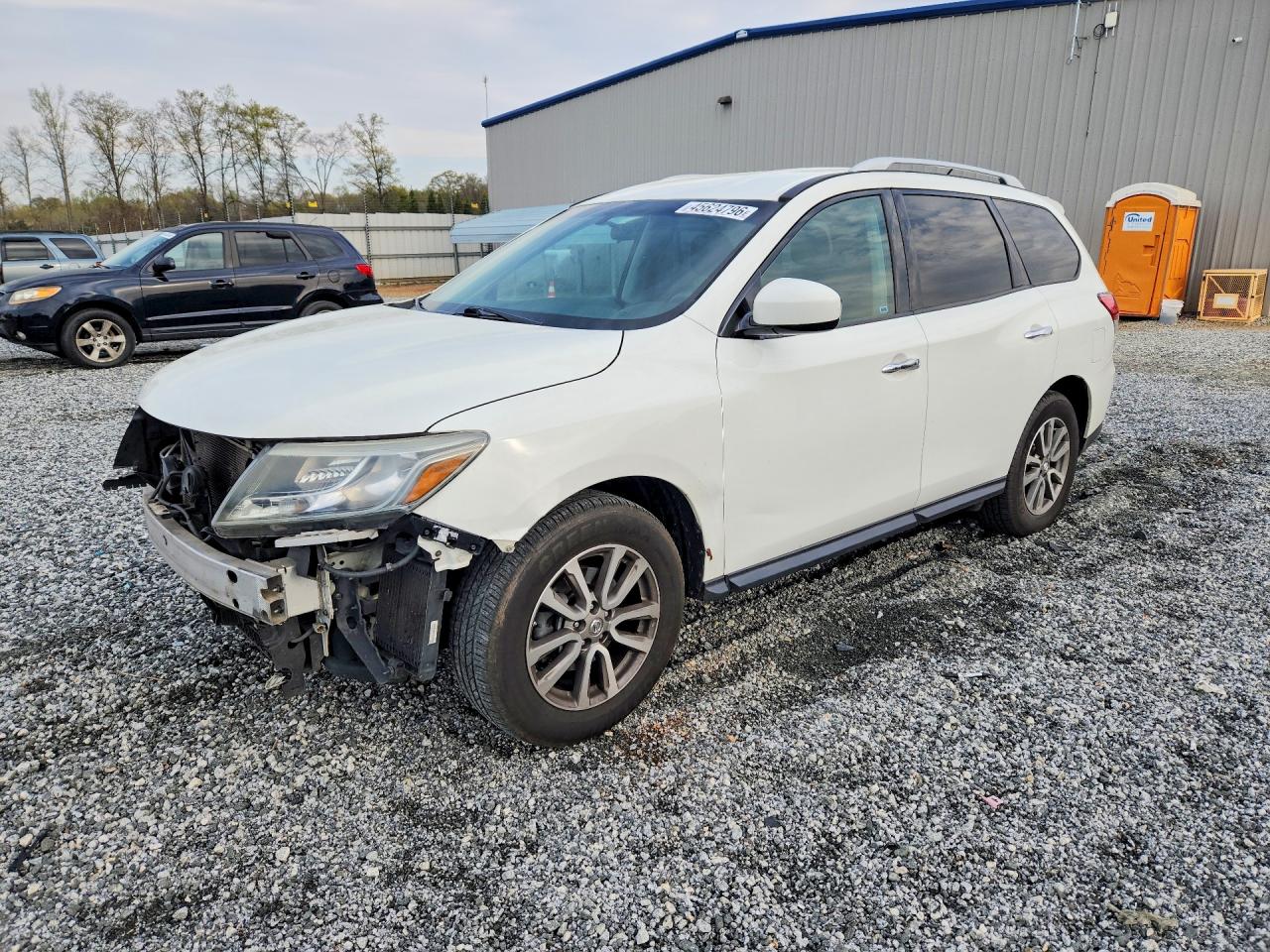 Salvage Nissan Pathfinder Image