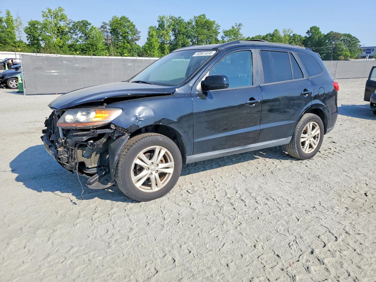 Salvage Hyundai SANTA FE Image