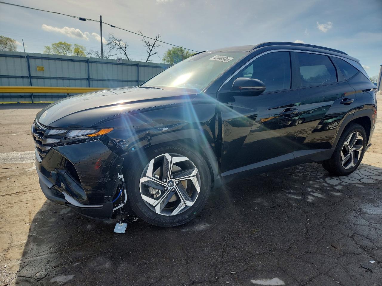Salvage Hyundai TUCSON Image