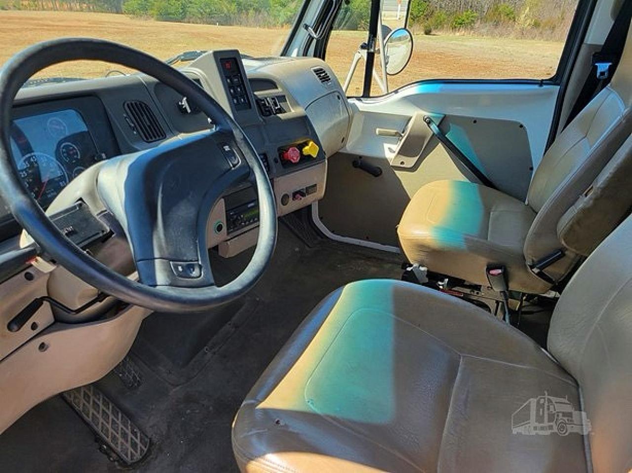 Sterling Truck L 8500