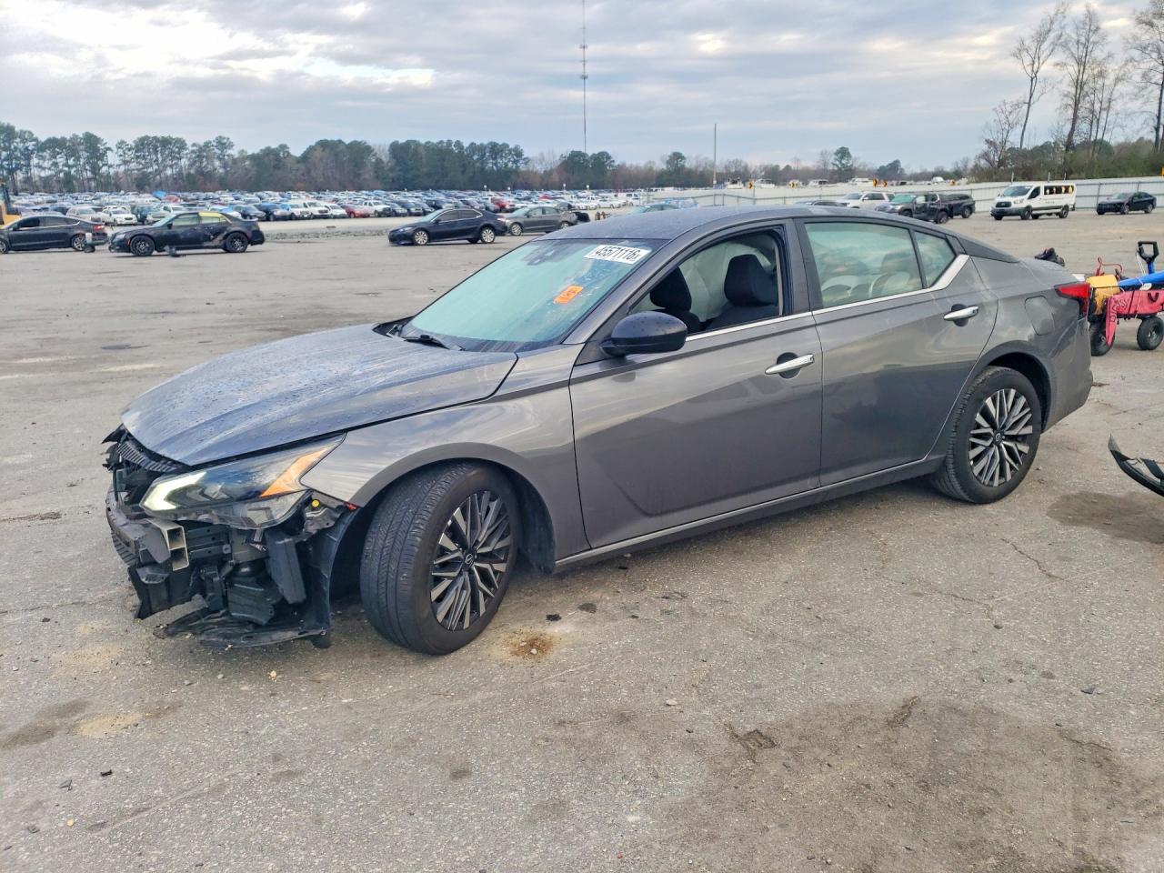 Salvage Nissan Altima Image