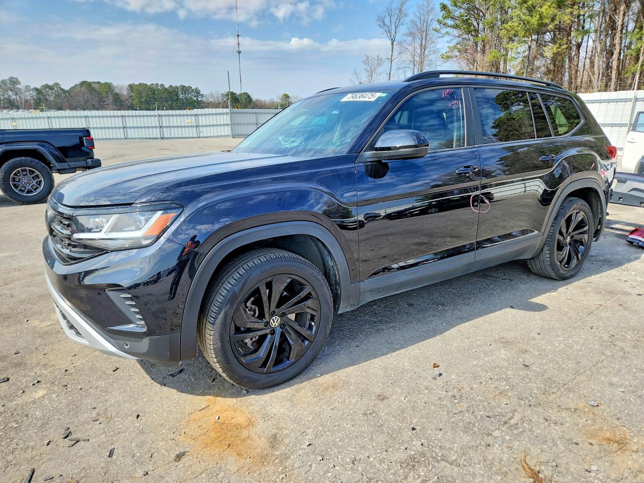 Salvage Volkswagen Atlas Image
