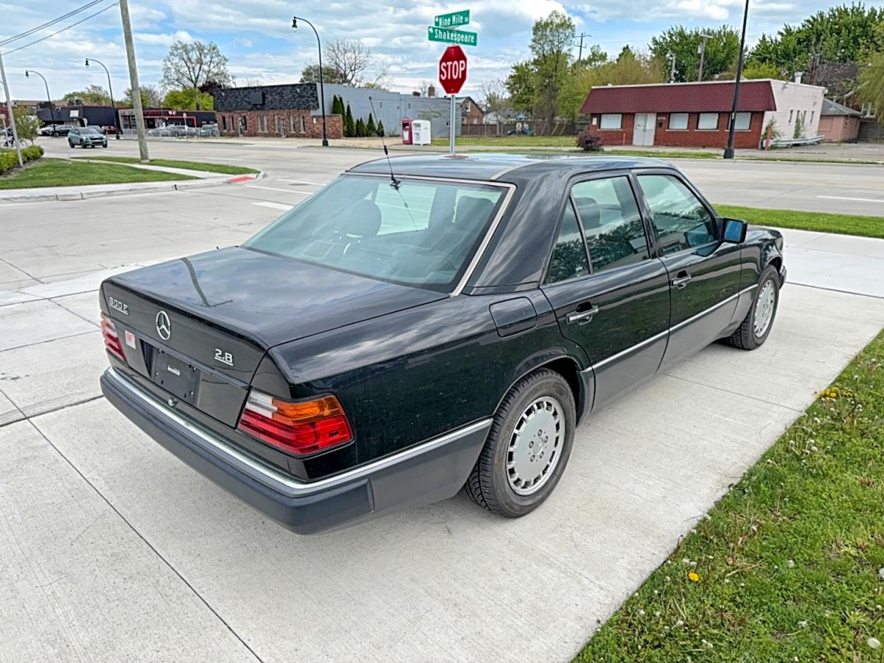 Mercedes-Benz 300-Class E 2.8