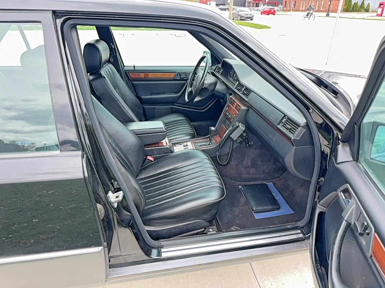 Mercedes-Benz 300-Class E 2.8