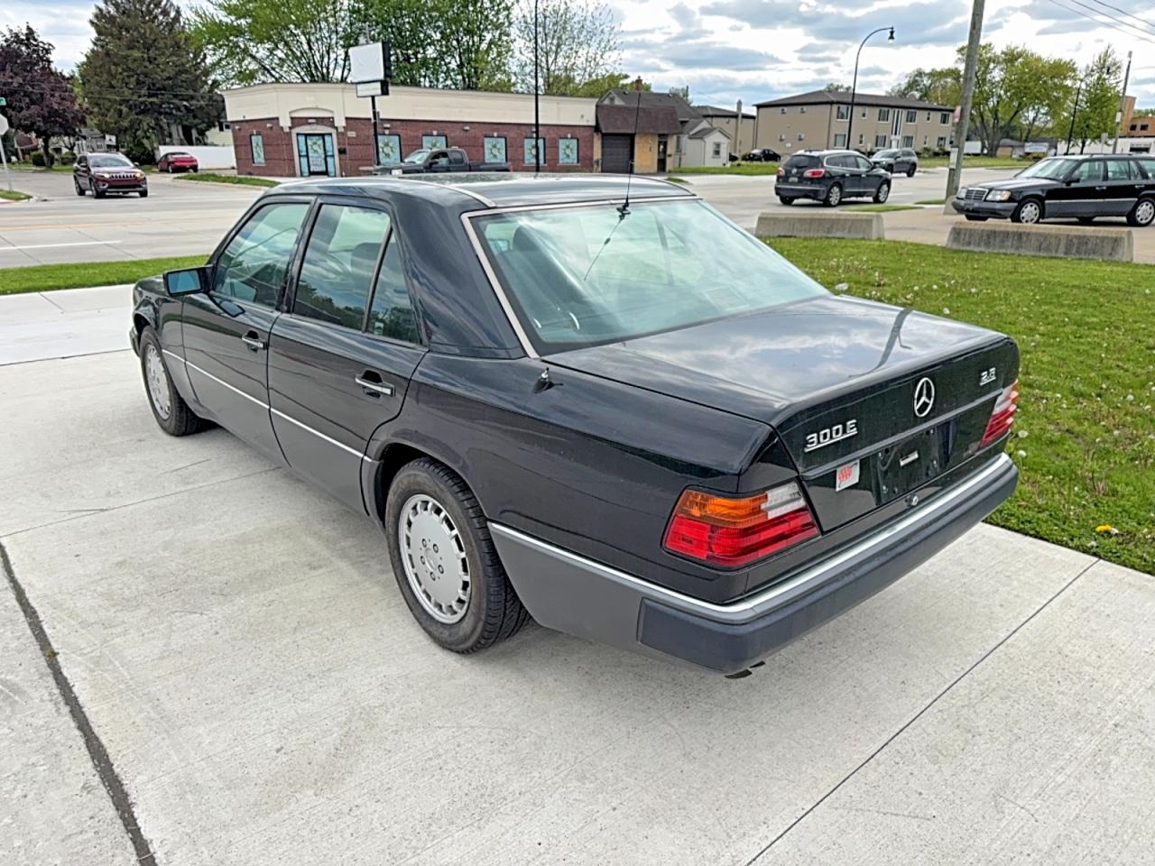 Mercedes-Benz 300-Class E 2.8