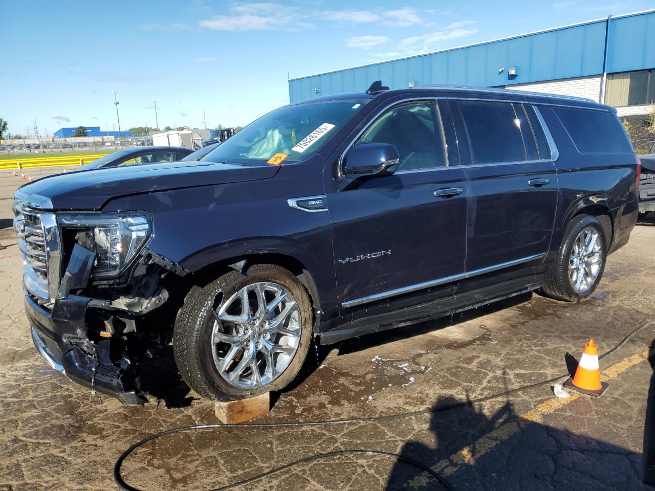 Salvage GMC Yukon Image