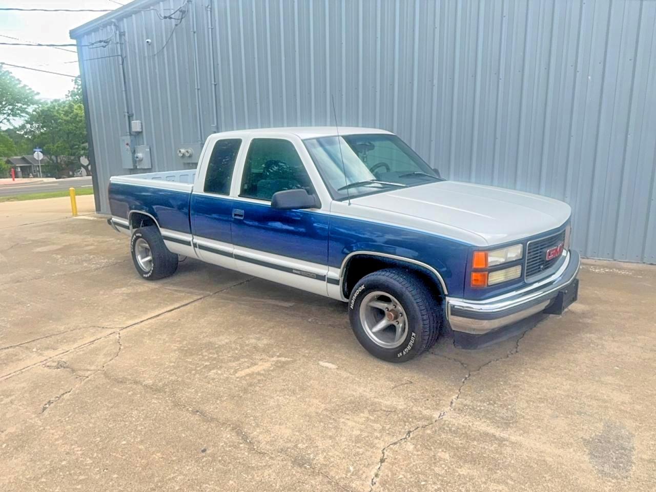 Salvage GMC Sierra Image