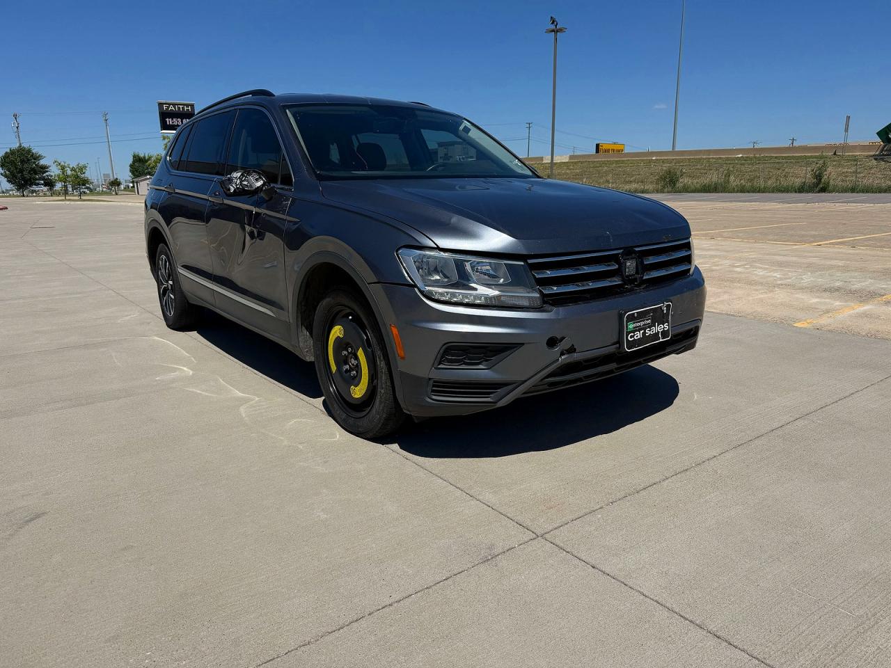 Salvage Volkswagen Tiguan Image