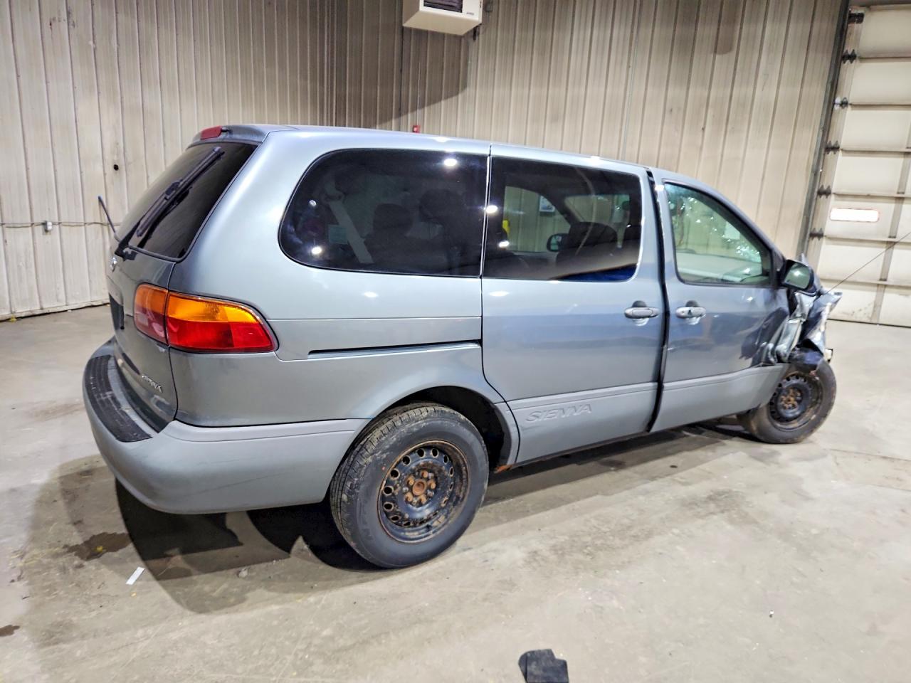 Toyota Sienna Ce