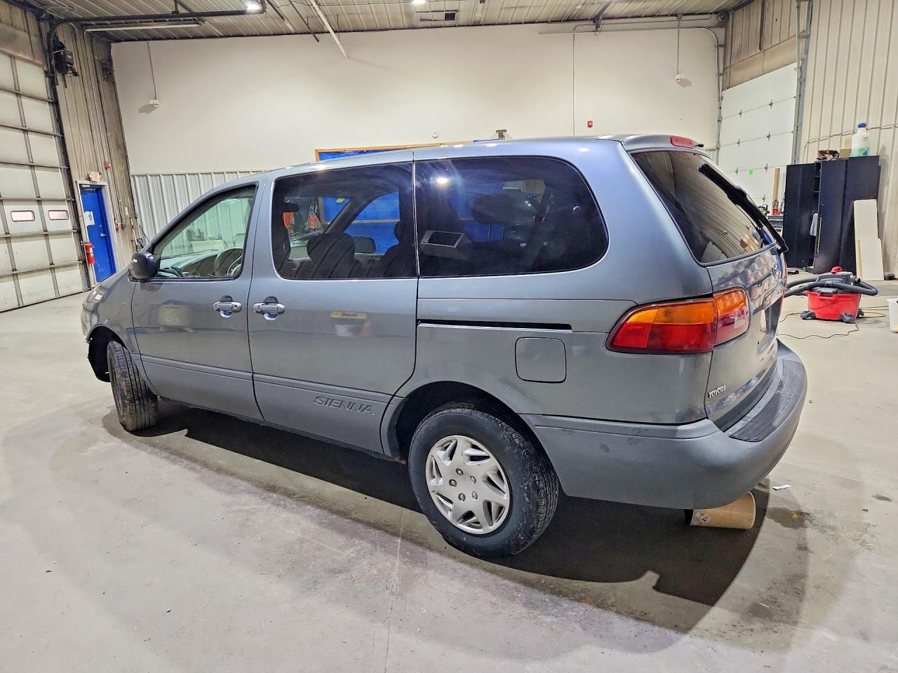 Toyota Sienna Ce