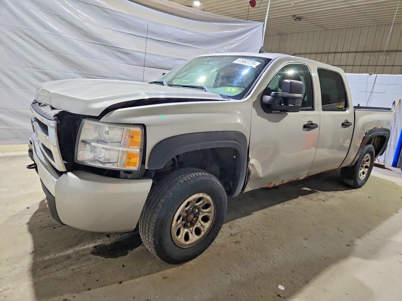 Salvage Chevrolet Silverado Image
