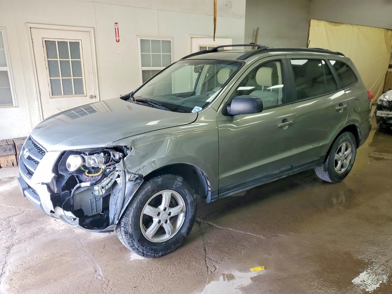 Salvage Hyundai SANTA FE Image