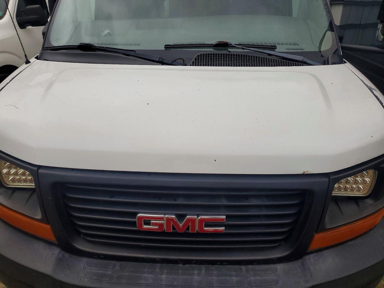 GMC Savana Cutaway G3500
