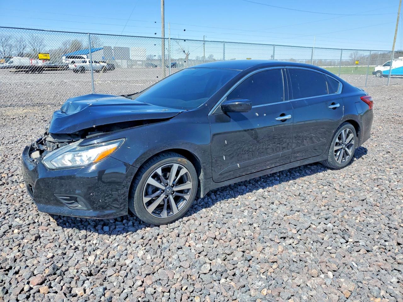 Salvage Nissan Altima Image
