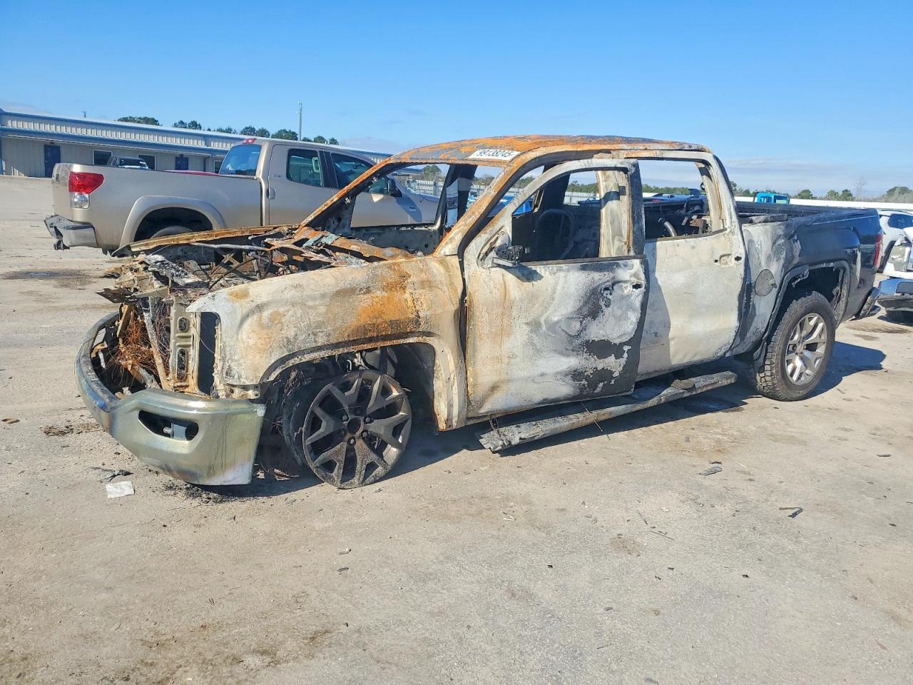 Salvage GMC Sierra Image