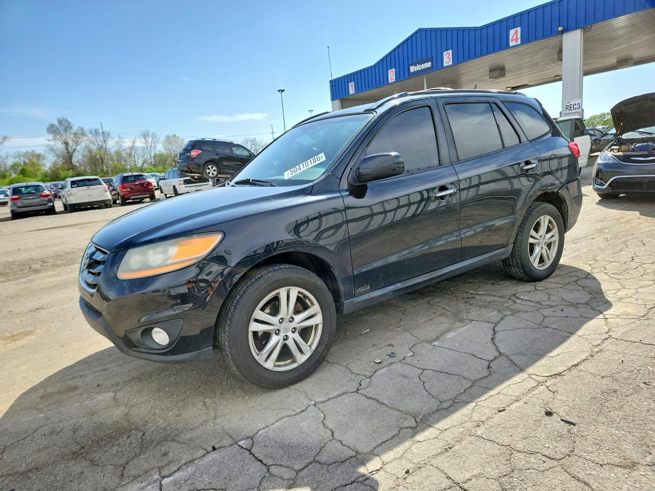 Salvage Hyundai SANTA FE Image