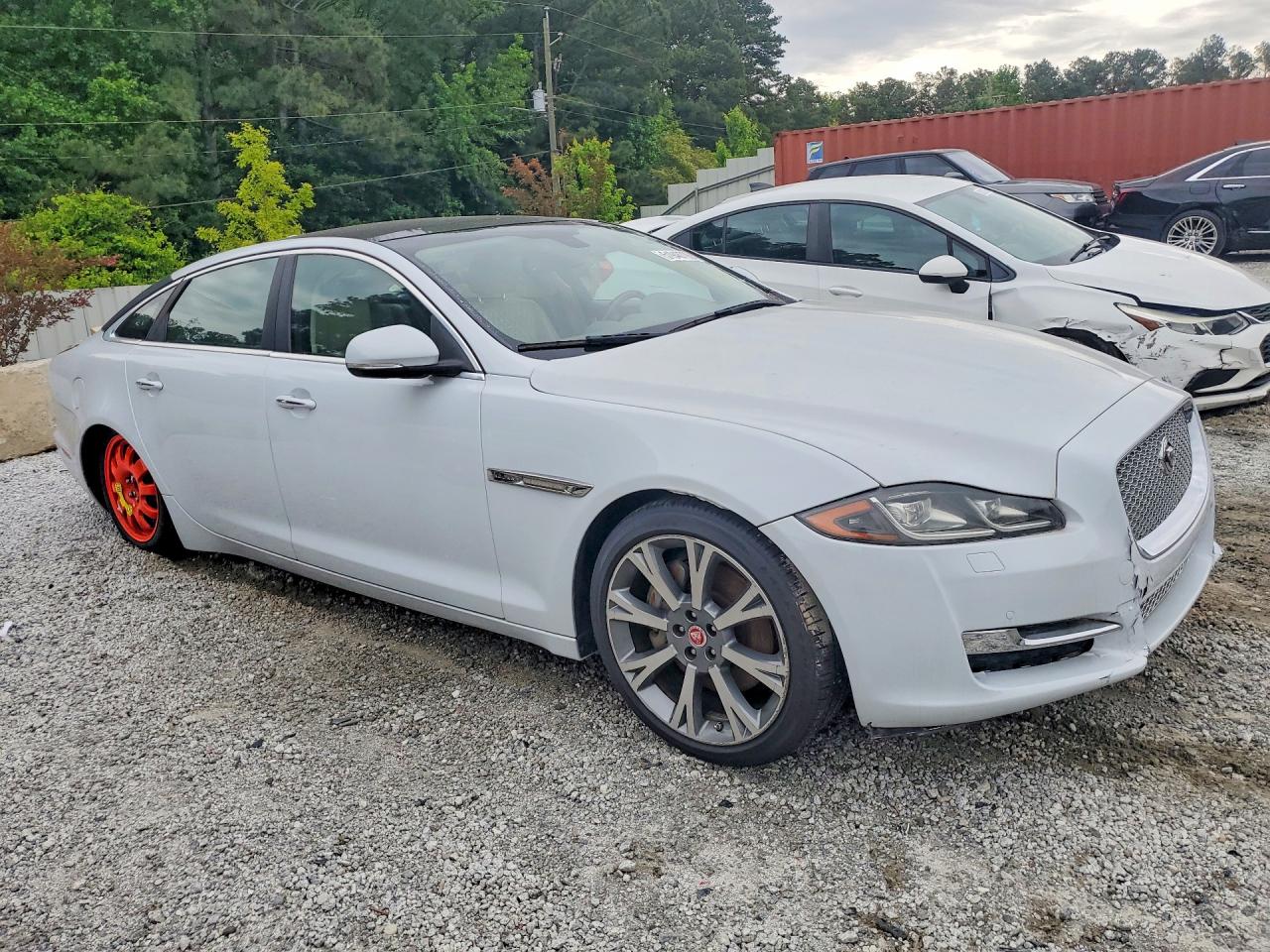 Jaguar XJ Portfolio