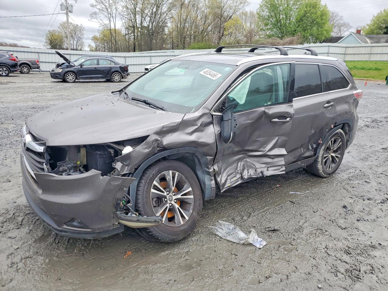 Salvage Toyota Highlander Image