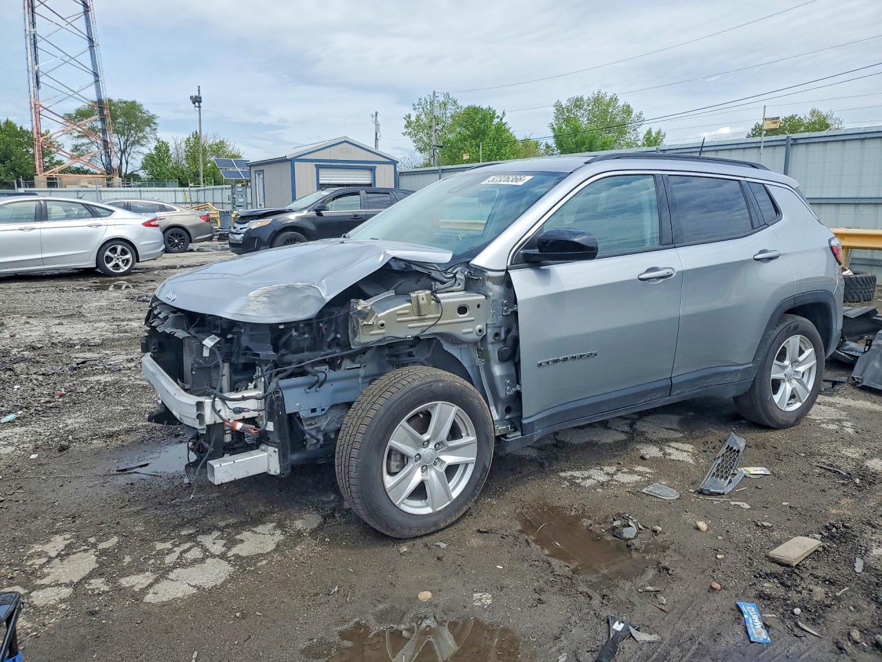 Salvage Jeep Compass Image