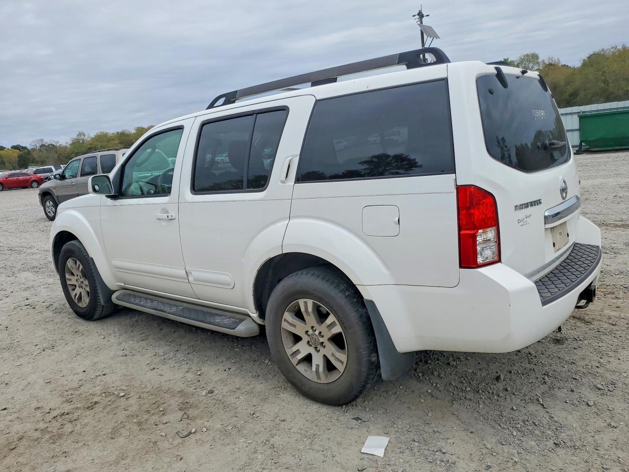 Nissan Pathfinder Sv