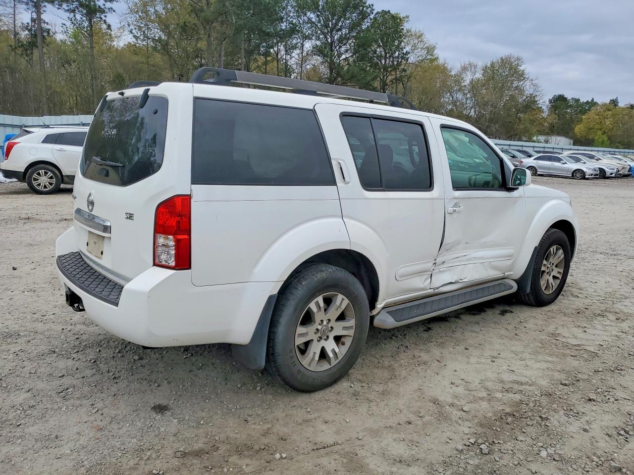 Nissan Pathfinder Sv