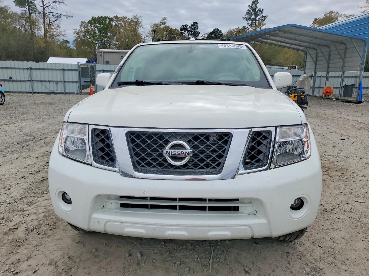 Nissan Pathfinder Sv