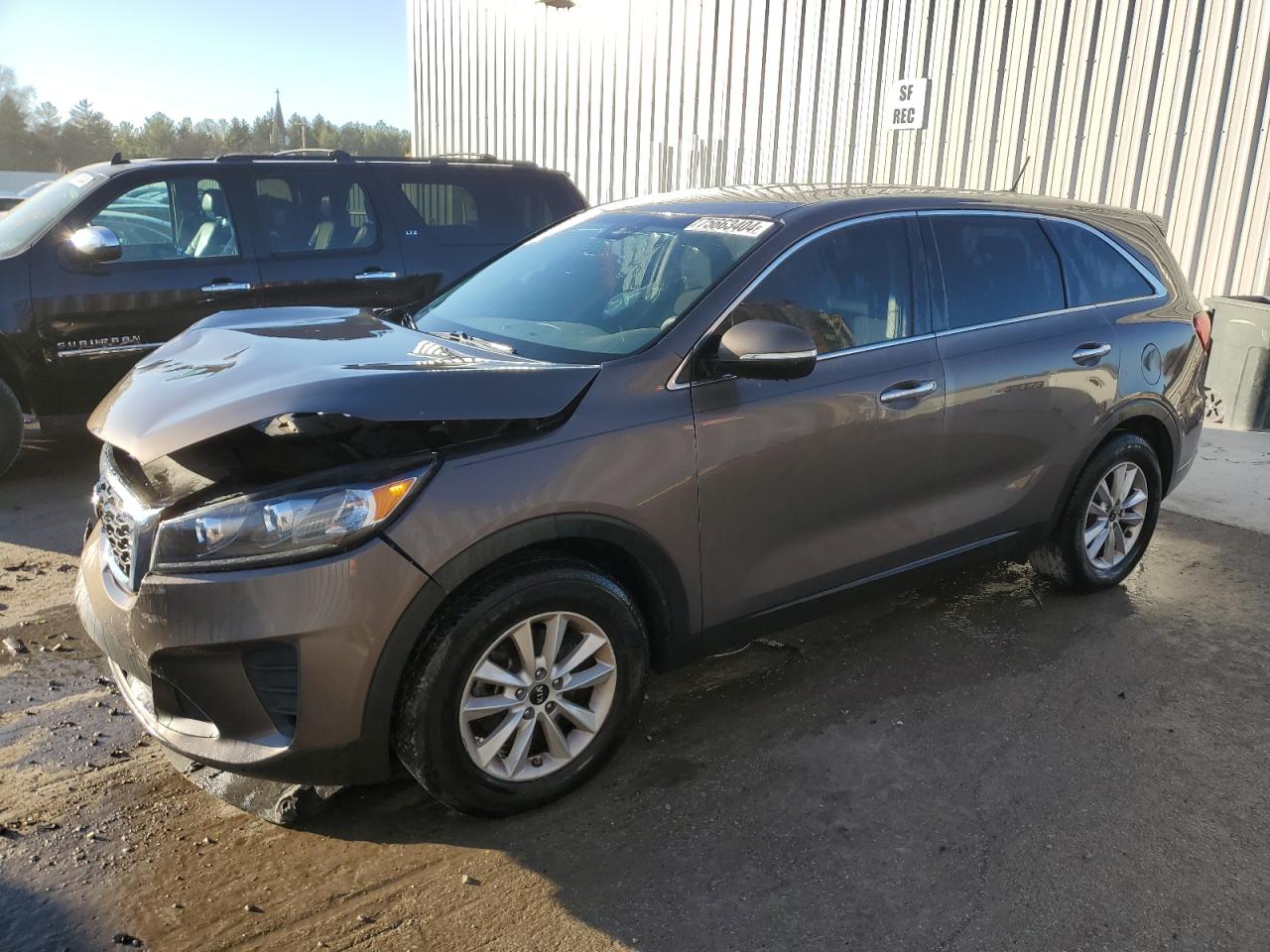 Salvage Kia Sorento Image