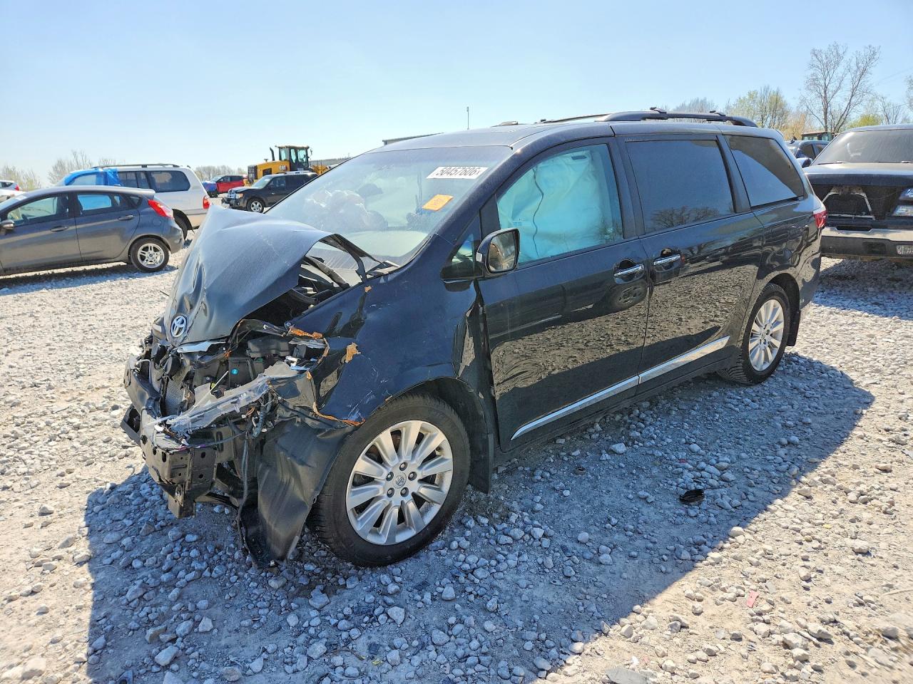 Salvage Toyota Sienna Image