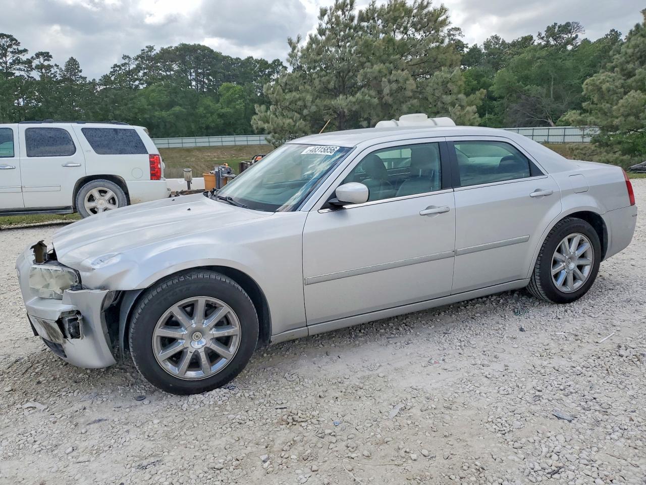 Salvage Chrysler 300 Image