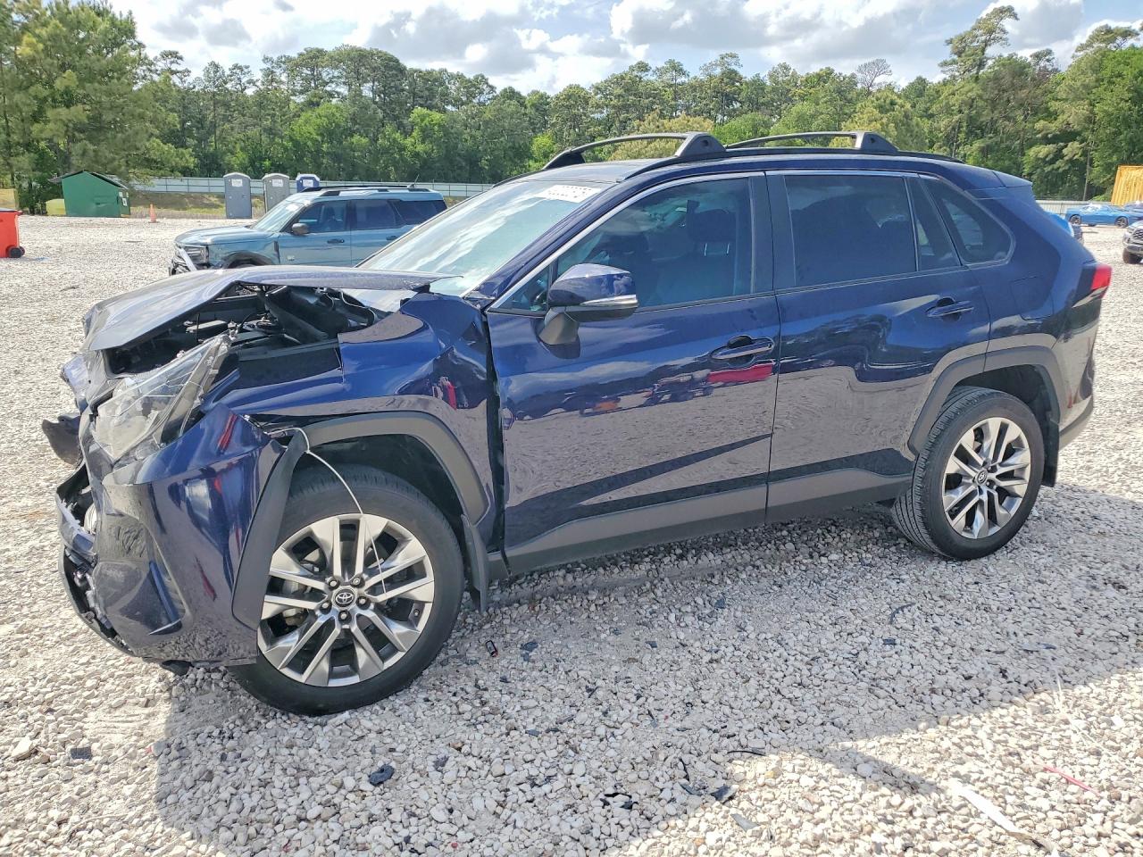 Salvage Toyota RAV4 Image