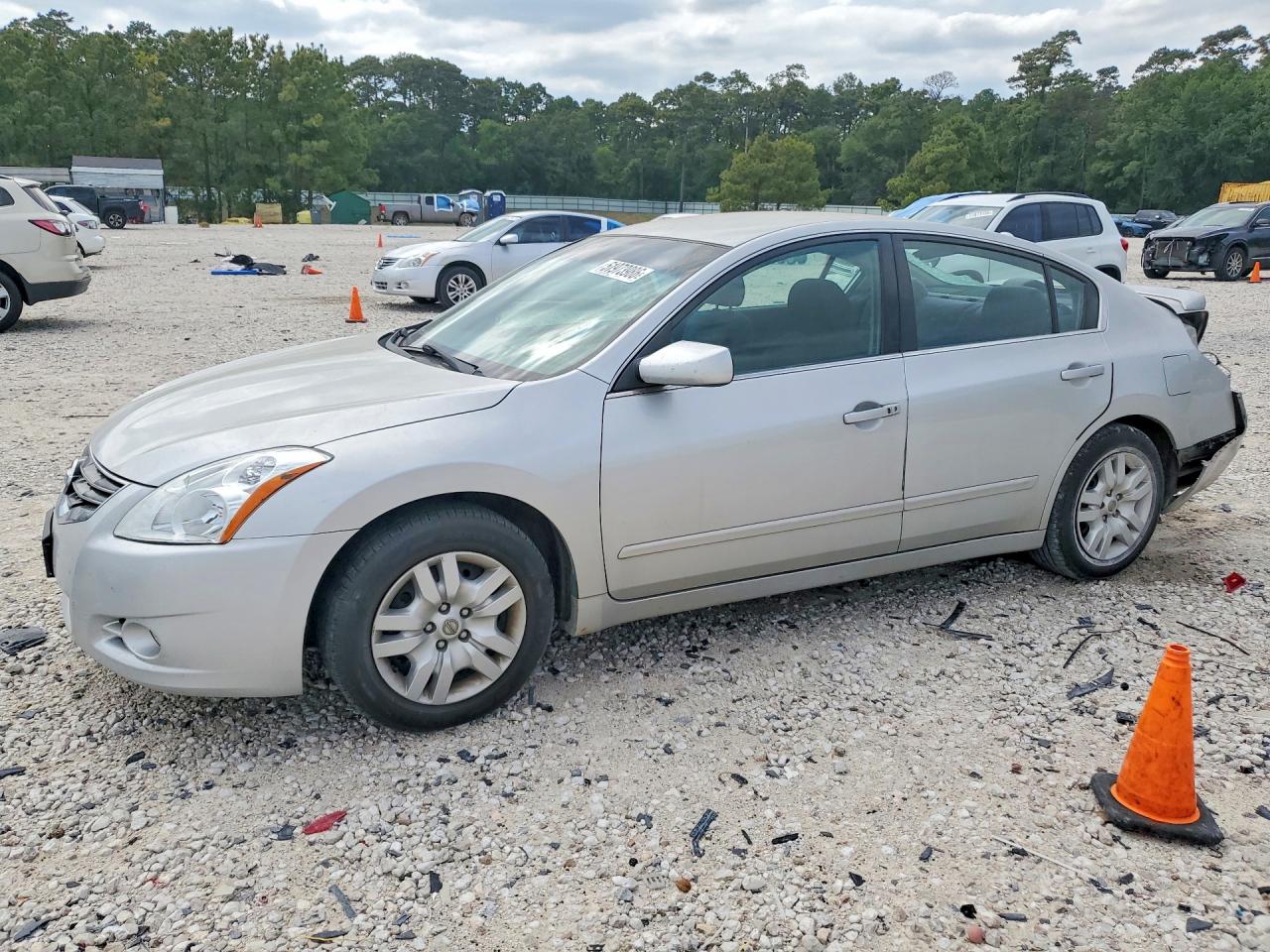 Salvage Nissan Altima Image