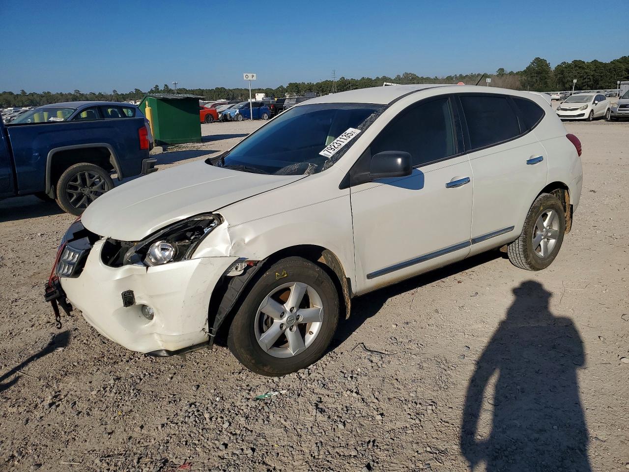 Salvage Nissan Rogue Image