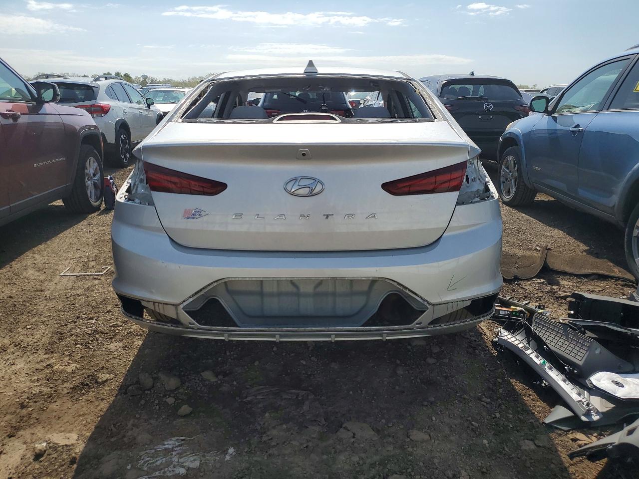 Hyundai ELANTRA Sel
