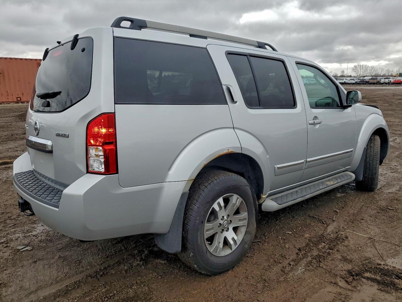 Nissan Pathfinder S