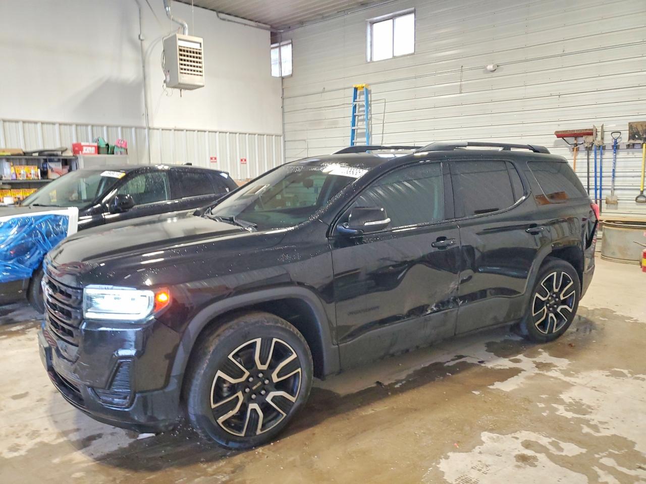 Salvage GMC Acadia Image