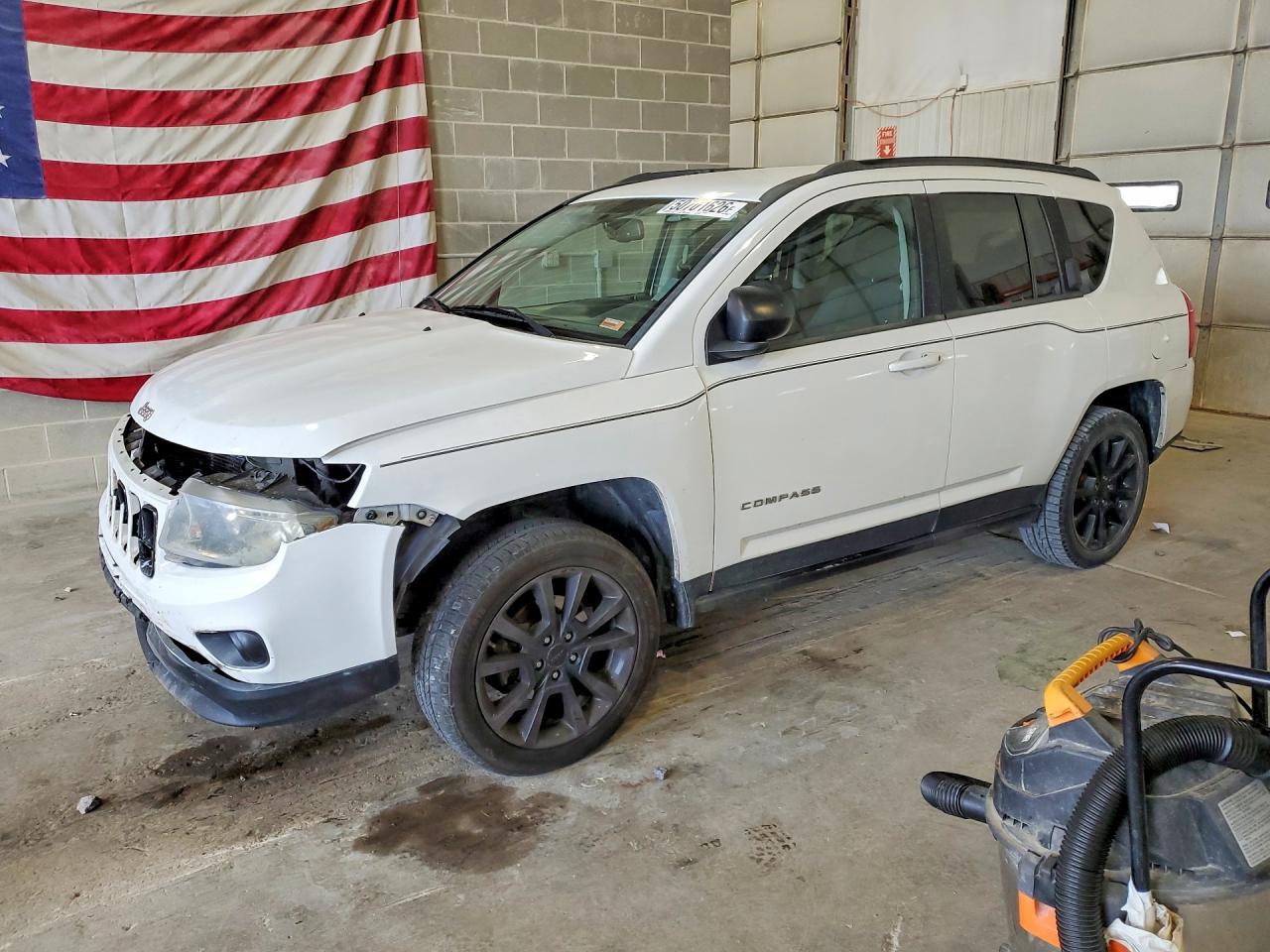 Salvage Jeep Compass Image