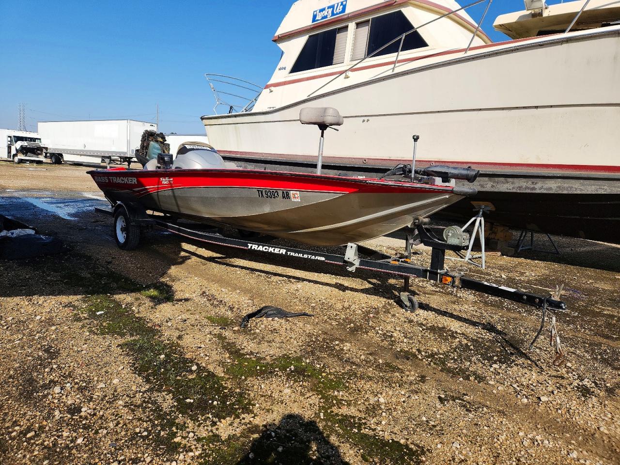 Salvage Tracker 17.7 Feet Image