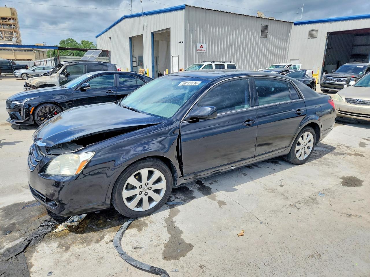 Salvage Toyota Avalon Image