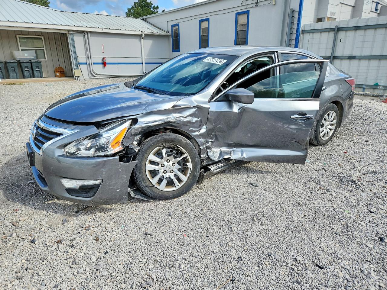 Salvage Nissan Altima Image